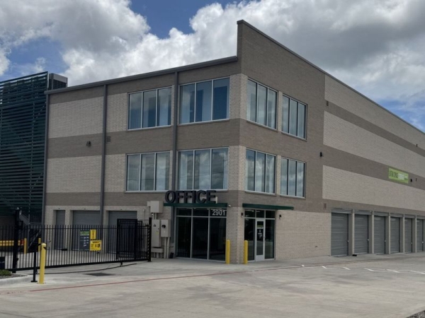 Facility photo: //images.sparefoot.com/medium/24115369038b881a05e.jpg