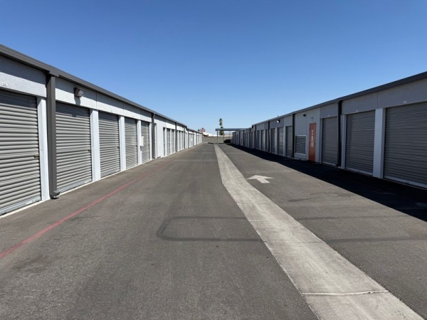 Facility photo: //images.sparefoot.com/medium/2413156903941aee992.jpg