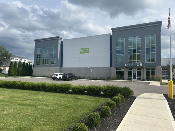 Facility photo: //images.sparefoot.com/medium/2415816902864e1b5ac.jpg