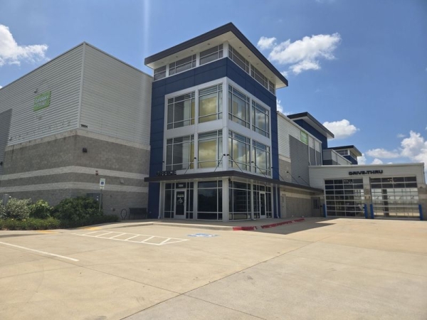 Facility photo: //images.sparefoot.com/medium/241582690286c671e9a.jpg