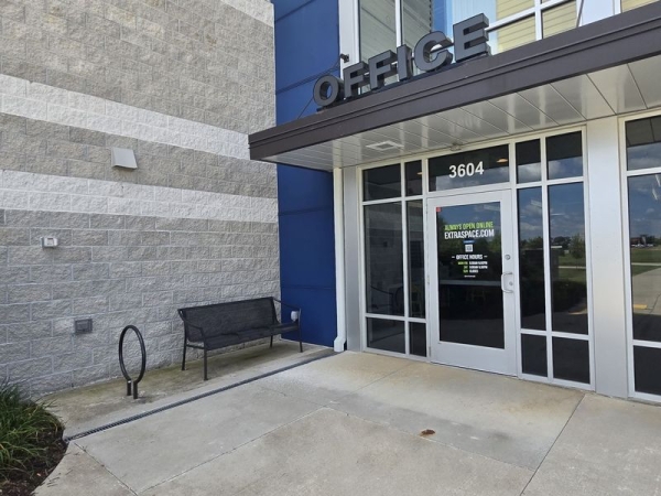 Facility photo: //images.sparefoot.com/medium/241582690286c72d4b1.jpg