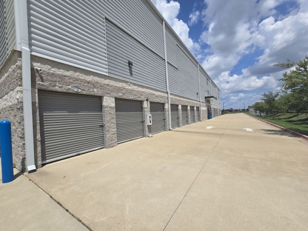 Facility photo: //images.sparefoot.com/medium/241582690286c7be94f.jpg