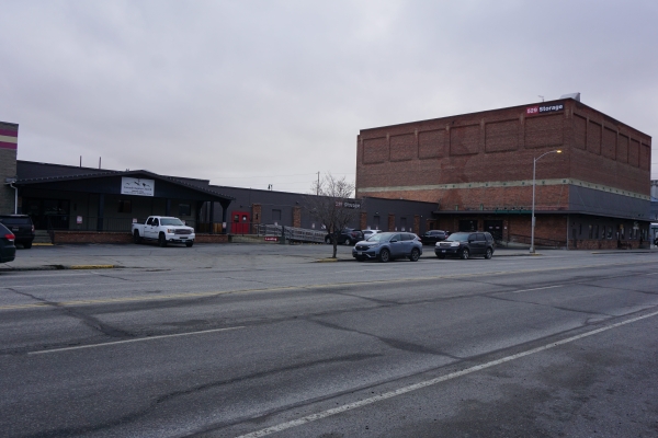 Facility photo: //images.sparefoot.com/medium/24159268f9641ad9429.jpg