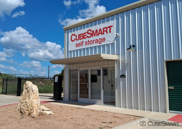 Facility photo: //images.sparefoot.com/medium/24165968d646dd51999.jpg