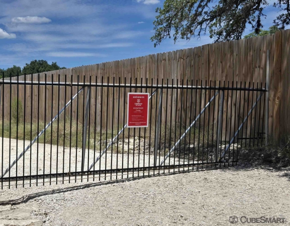 Facility photo: //images.sparefoot.com/medium/24166068c93c5be498d.jpg