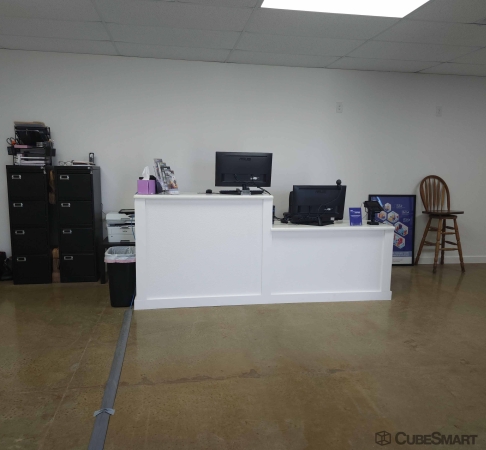 Facility photo: //images.sparefoot.com/medium/2416616901f622bd9da.jpg