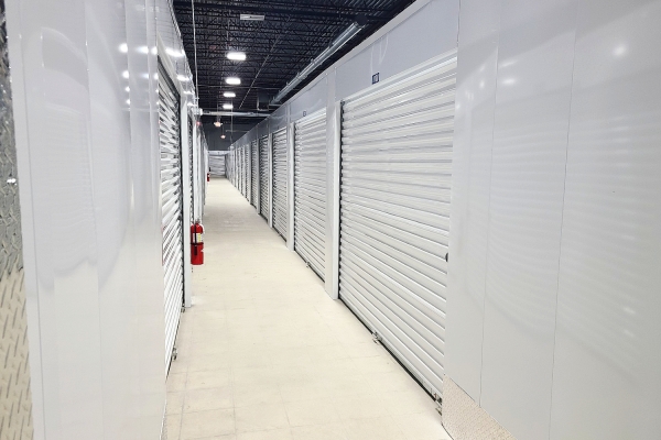 Facility photo: //images.sparefoot.com/medium/24172668b8095d9e5bb.jpg