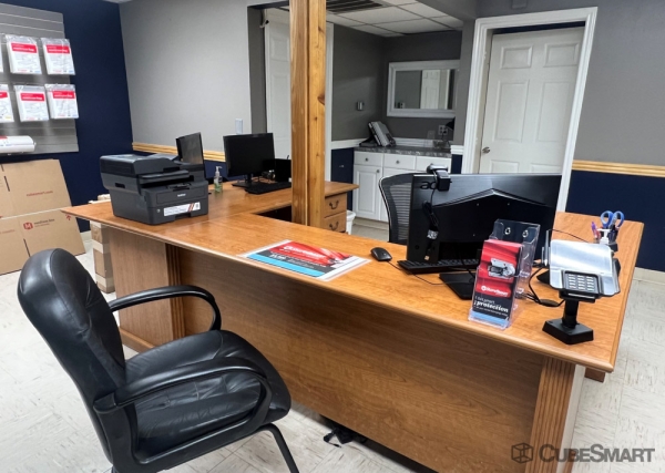 Facility photo: //images.sparefoot.com/medium/2418946901f1b429bad.jpg