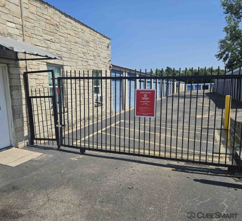 Facility photo: //images.sparefoot.com/medium/2419576901ee14e20af.jpg