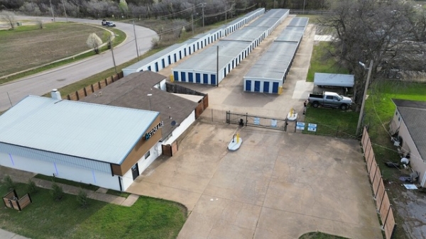 Facility photo: //images.sparefoot.com/medium/24198268b9b29b2dde0.jpg