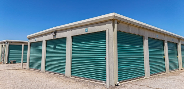 Facility photo: //images.sparefoot.com/medium/24203268bf67f82fa7f.jpg