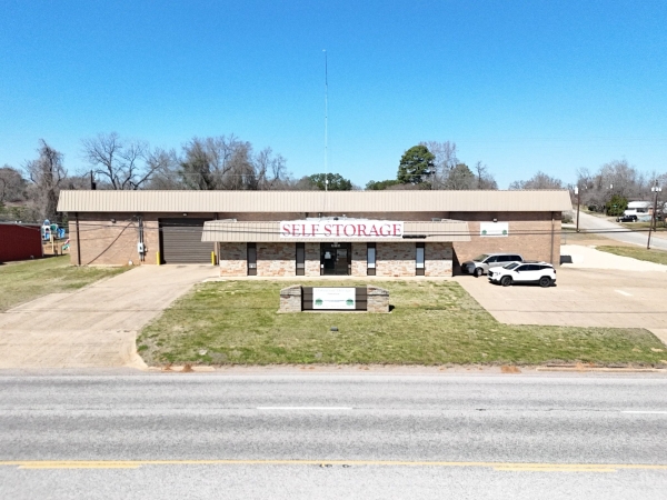 Facility photo: //images.sparefoot.com/medium/24212968c5e808d5f5b.jpg