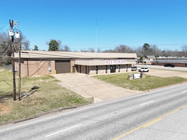 Facility photo: //images.sparefoot.com/medium/24212968c5e80a5e430.jpg