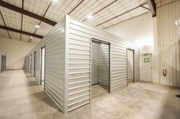 Facility photo: //images.sparefoot.com/medium/24212968c5e812359c0.jpg