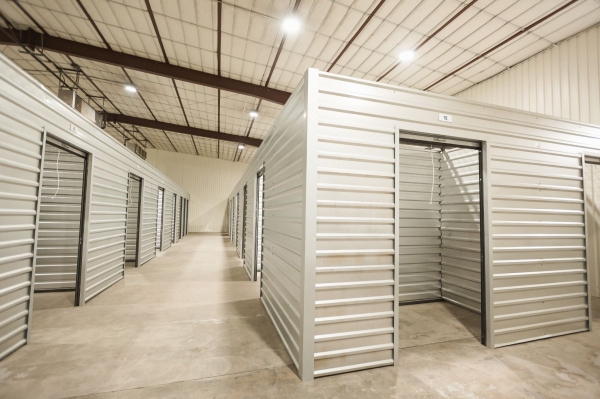 Facility photo: //images.sparefoot.com/medium/24212968c5e8138540c.jpg