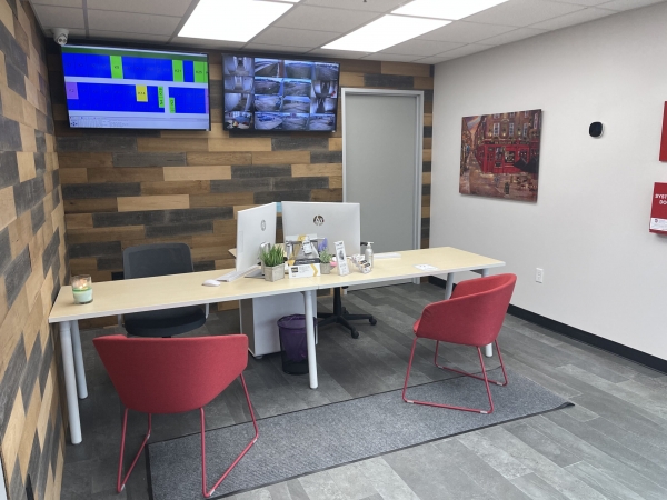 Facility photo: //images.sparefoot.com/medium/24214068c83f261e191.jpeg