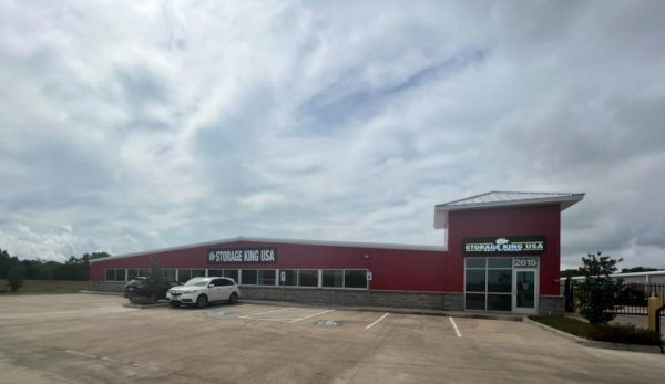 Facility photo: //images.sparefoot.com/medium/24214068c83f2738e3d.jpg