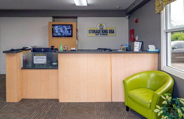 Facility photo: //images.sparefoot.com/medium/24217668cadf08653ab.jpg