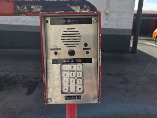 Facility photo: //images.sparefoot.com/medium/2422866904f2e597141.jpg