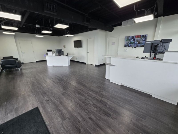 Facility photo: //images.sparefoot.com/medium/242292690398bf1edee.jpg