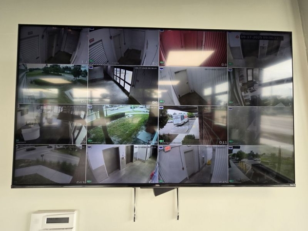 Facility photo: //images.sparefoot.com/medium/242292690398e00a2c7.jpg