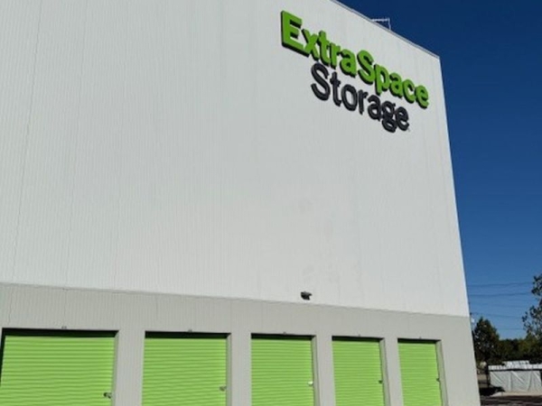 Facility photo: //images.sparefoot.com/medium/2423086904fe8e9c896.jpg