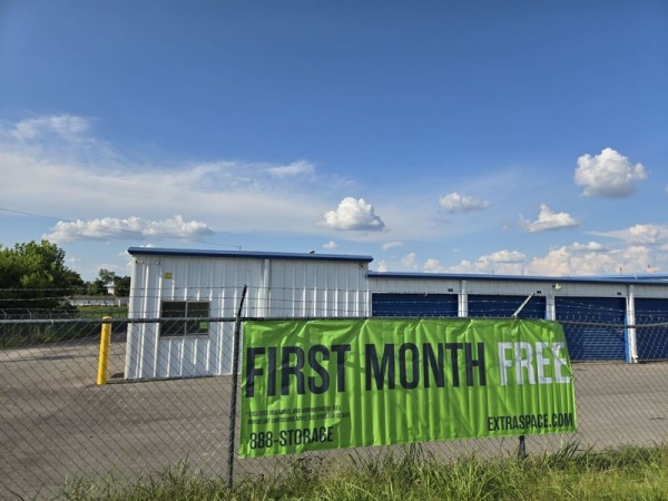 Facility photo: //images.sparefoot.com/medium/24231169028beda52cb.jpg