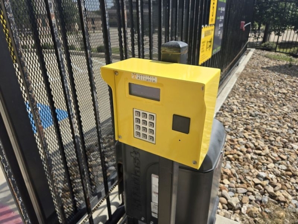 Facility photo: //images.sparefoot.com/medium/24232269028993cb2a5.jpg