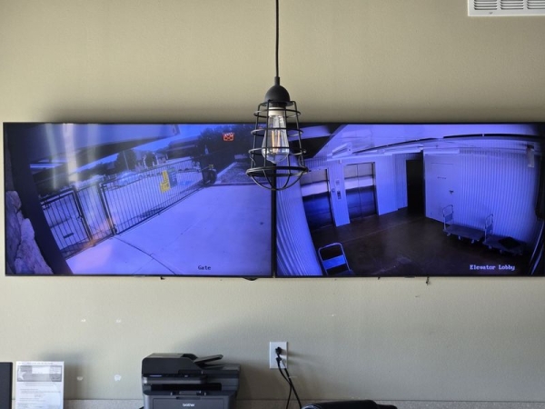 Facility photo: //images.sparefoot.com/medium/242322690289954b7fb.jpg