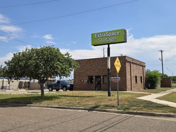 Facility photo: //images.sparefoot.com/medium/24232969028a0458745.jpg