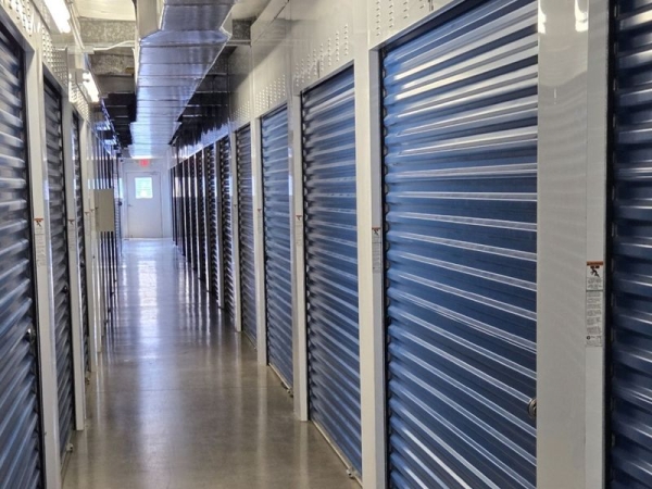 Facility photo: //images.sparefoot.com/medium/24232969028a07b812b.jpg