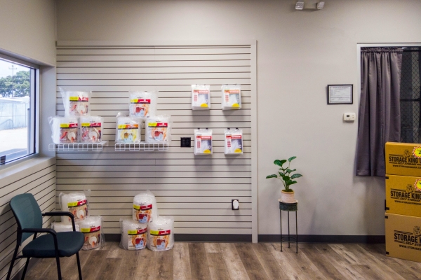 Facility photo: //images.sparefoot.com/medium/24234868d40e6c172d7.jpg