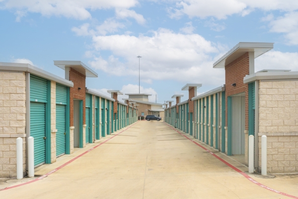 Facility photo: //images.sparefoot.com/medium/24237968d582d2aa31b.jpg