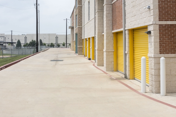 Facility photo: //images.sparefoot.com/medium/24237968d582d54a168.jpg