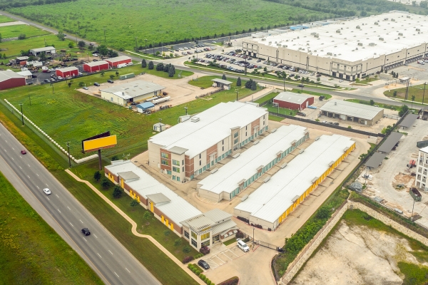 Facility photo: //images.sparefoot.com/medium/24237968d582d65b0d8.jpg