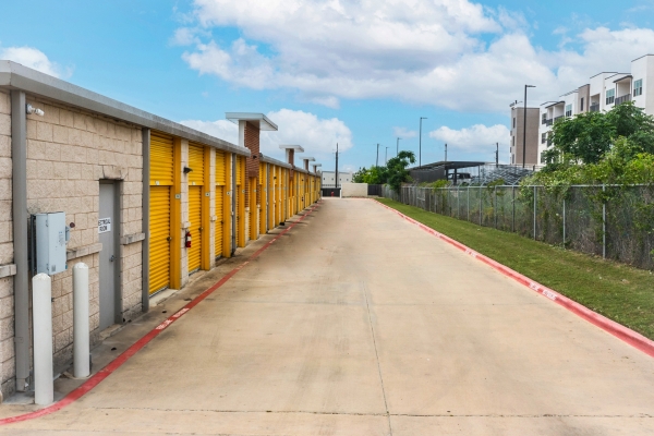 Facility photo: //images.sparefoot.com/medium/24237968d582d9134d5.jpg