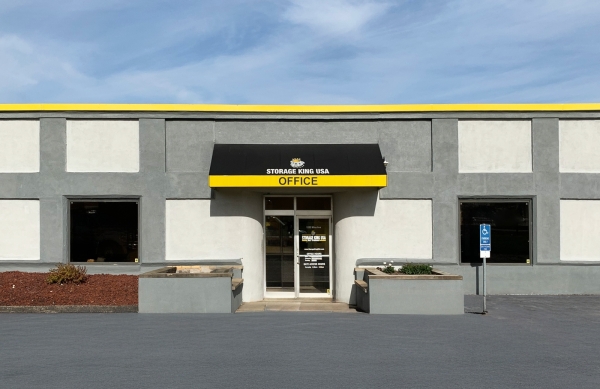 Facility photo: //images.sparefoot.com/medium/24241968dabd12ac93d.jpg