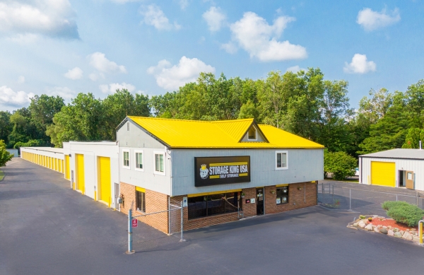 Facility photo: //images.sparefoot.com/medium/24243668dc0371d6694.jpg