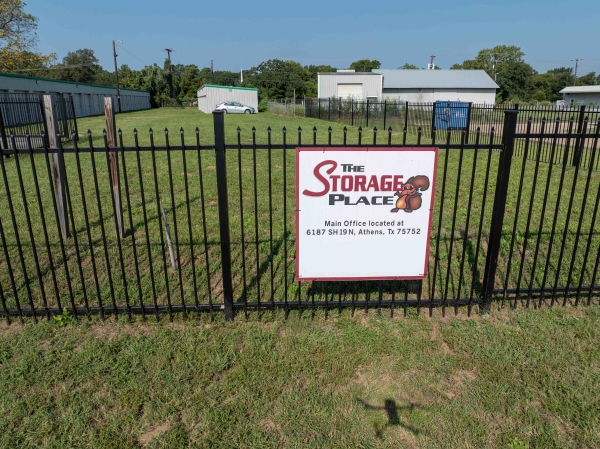 Facility photo: //images.sparefoot.com/medium/24244768e7f22b2741f.jpg