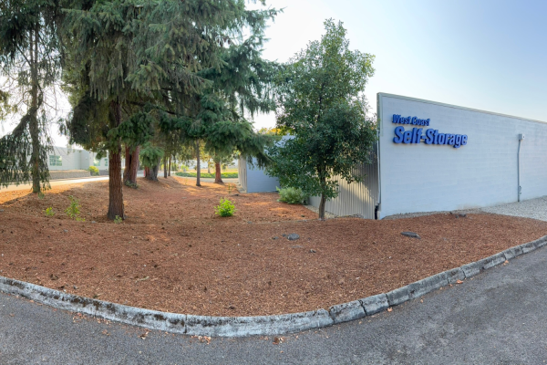 Facility photo: //images.sparefoot.com/medium/24261768fbbc2694f4e.png