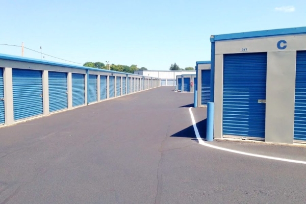 Facility photo: //images.sparefoot.com/medium/24277768fa9ff6c8322.jpg