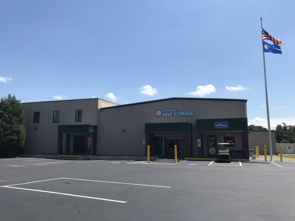 Facility photo: //images.sparefoot.com/medium/2427806900edd3bd841.jpg