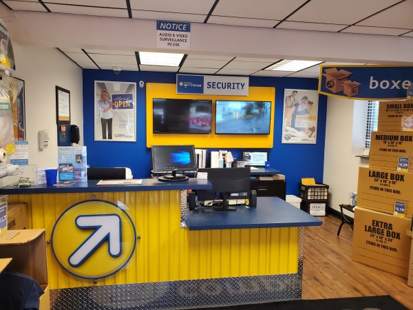 Facility photo: //images.sparefoot.com/medium/2427806900edd775a53.jpg