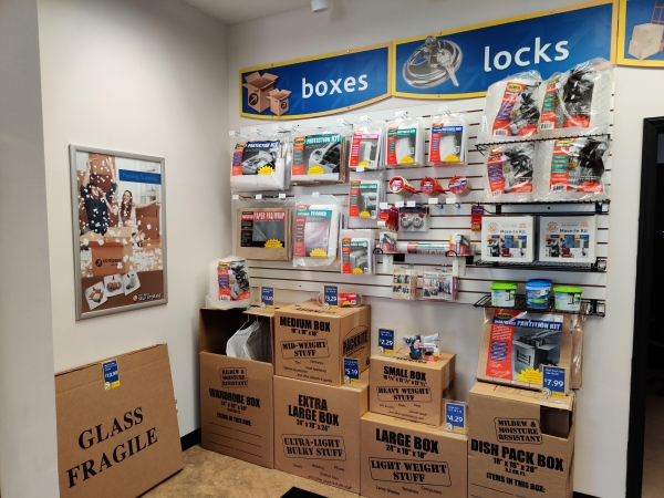 Facility photo: //images.sparefoot.com/medium/2428006900f341cb878.jpg