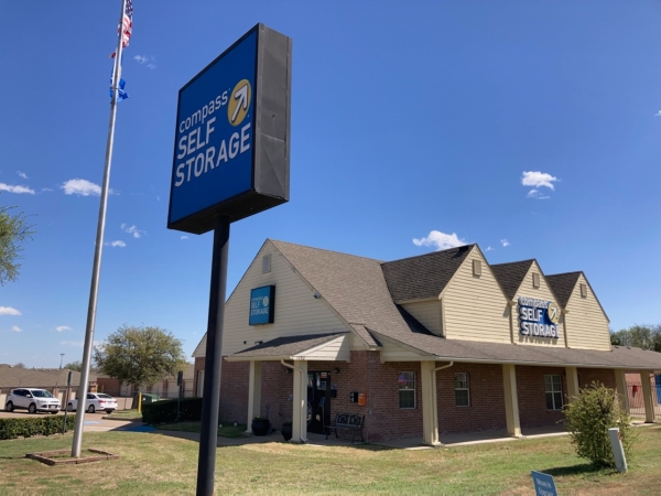 Facility photo: //images.sparefoot.com/medium/24280568ff7c002e2d0.jpg