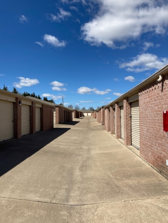 Facility photo: //images.sparefoot.com/medium/24280568ff7c02c29de.jpg