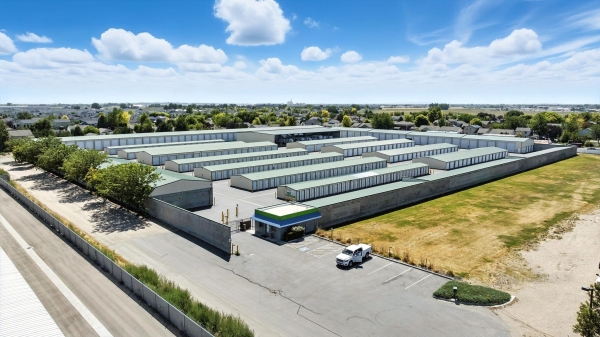 Facility photo: //images.sparefoot.com/medium/24281768ffba6e52501.jpg