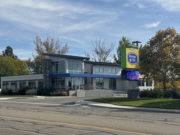 Facility photo: //images.sparefoot.com/medium/24281968ffb98e686fc.jpg