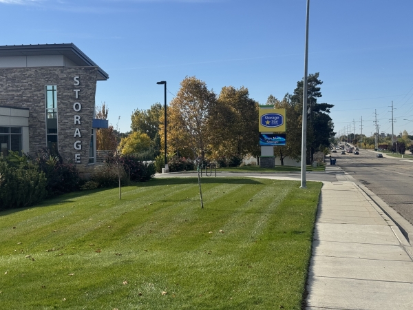 Facility photo: //images.sparefoot.com/medium/24281968ffb994f042e.jpg