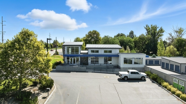 Facility photo: //images.sparefoot.com/medium/24281968ffd3e1c7af1.jpg